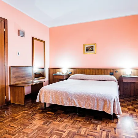 Lucrezia Borgia 3* Ferrare