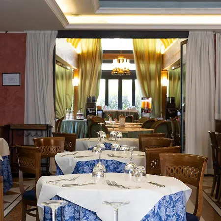 Lucrezia Borgia Отель 3*