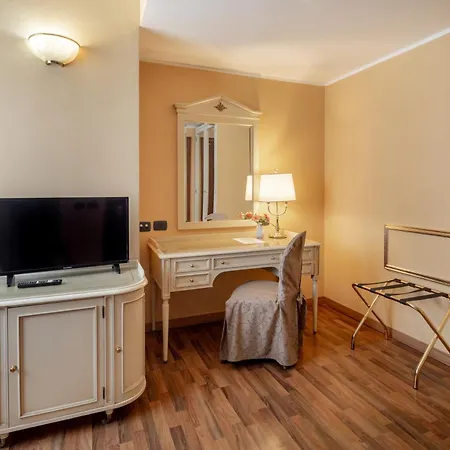 Lucrezia Borgia מלון פררה