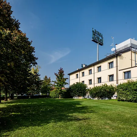 Lucrezia Borgia פררה