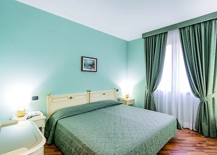 Lucrezia Borgia Отель