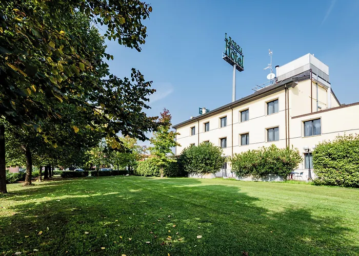 Lucrezia Borgia Отель